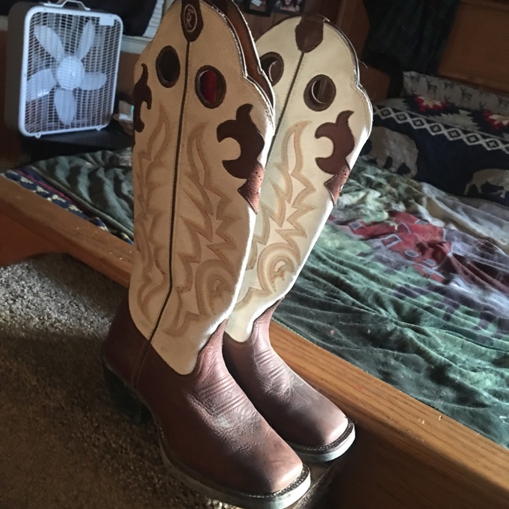 Woman’s size 8 tony lama cowgirl boots